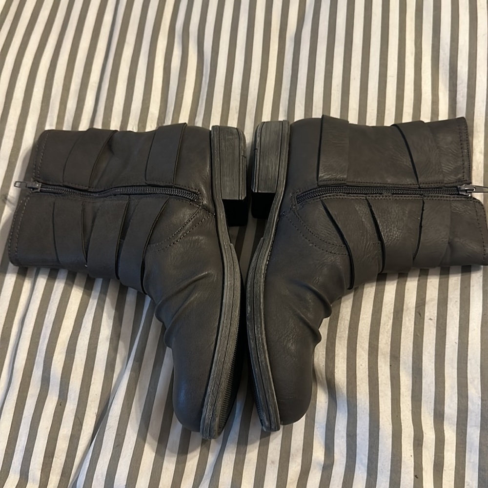 Grey booties - Picture 2 of 6